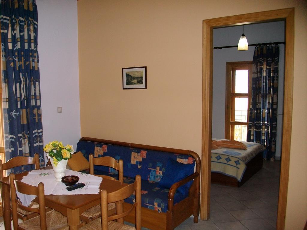 Studios Resbithas Gythio Zimmer foto