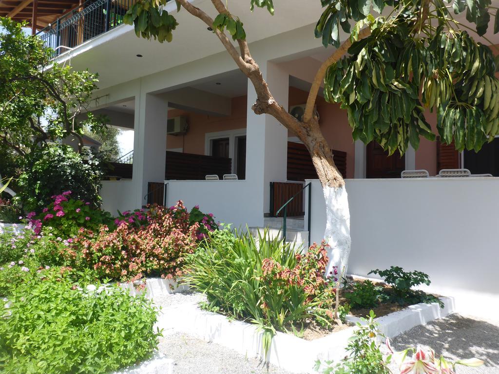 Studios Resbithas Gythio Exterior foto